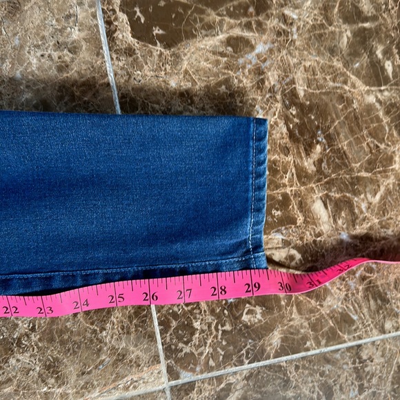 AG Contour 360 jeans - Picture 9 of 9